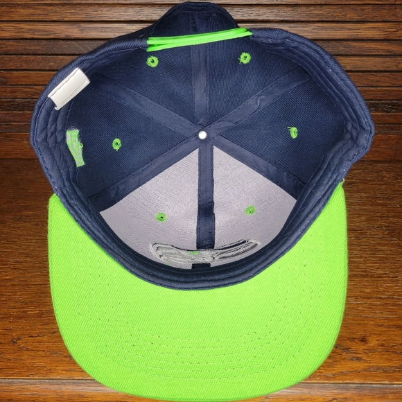 Like new Seahawks snap back cap - Picture 4 of 5